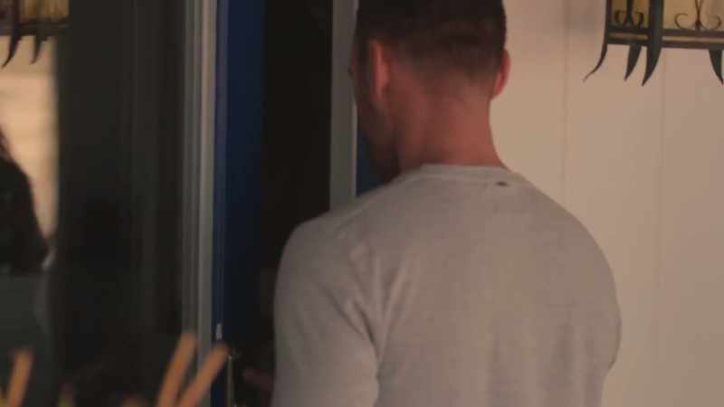 (door squeaking)