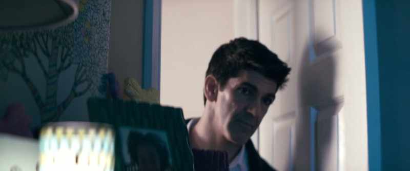 (door squeaking)
