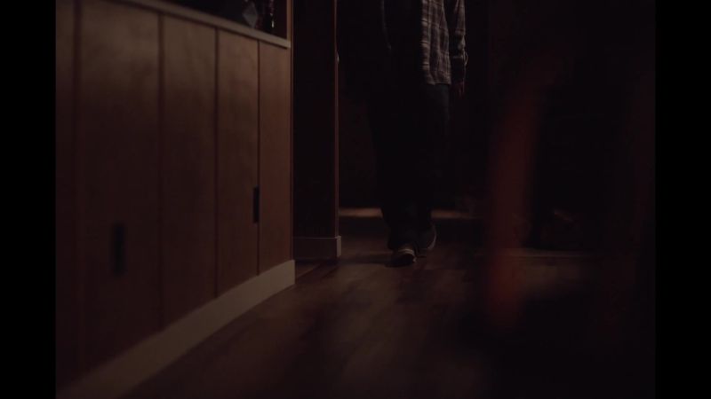 (door squeaking)