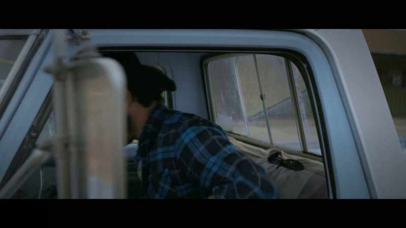 (door thuds) (engine rumbling)