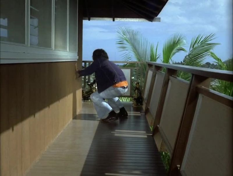 [ DOORBELL CHIMING ]