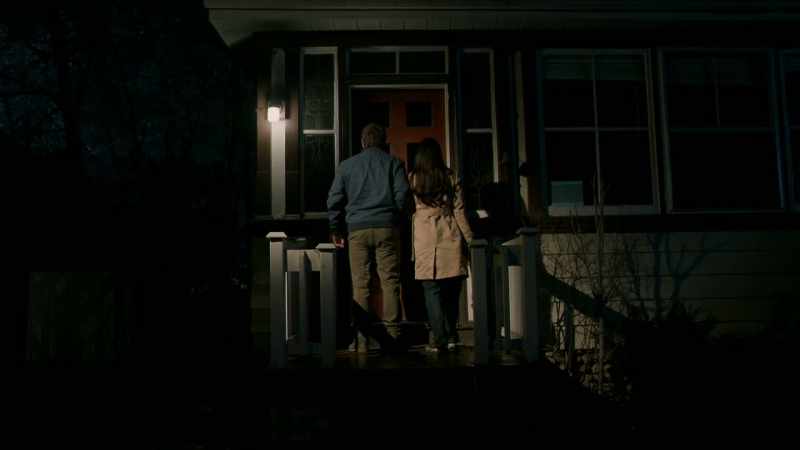 [doorbell dings]