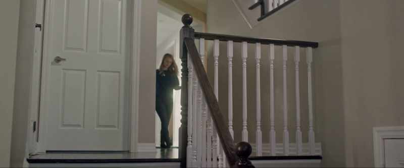 (doorbell ringing)
