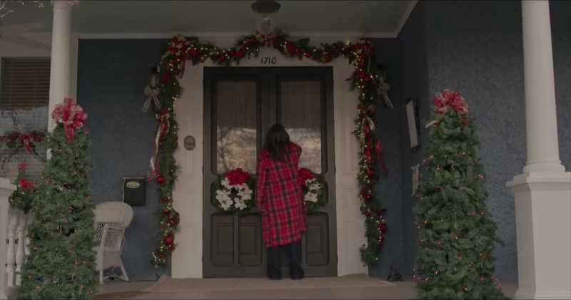 [doorbell rings] [Bree knocking]
