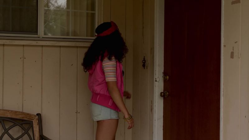 [doorbell rings] -Graciela?