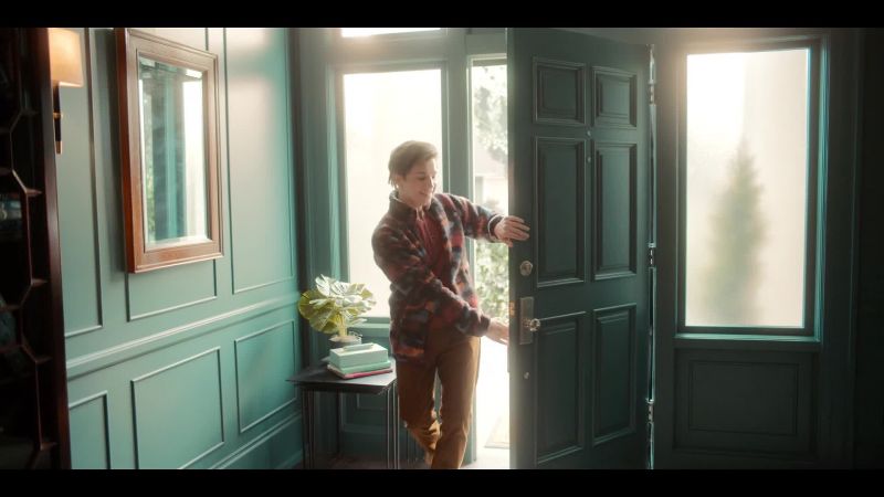 [doorbell rings] LAKE: Come in!