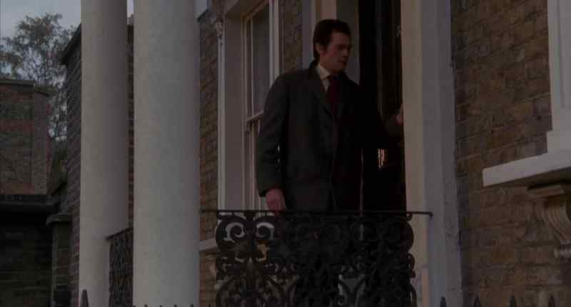 (doorbell rings)