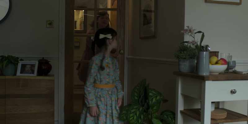 [Doorbell rings]