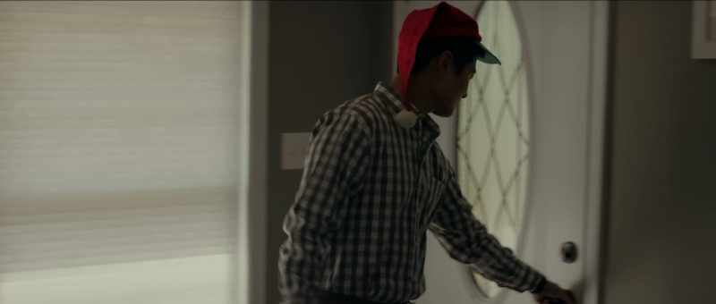 (doorbell rings)