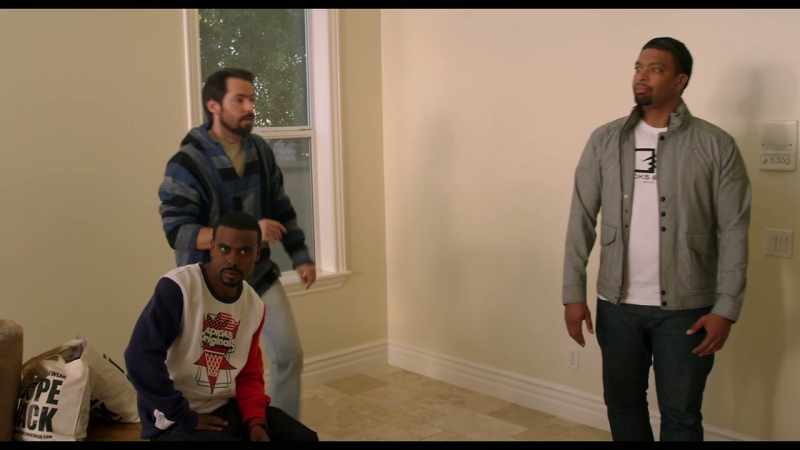 (doorbell rings)