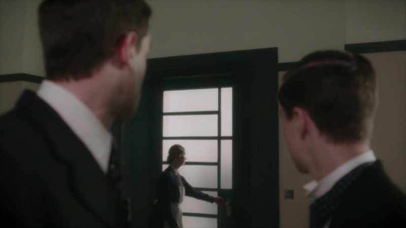 (Doorbell rings)