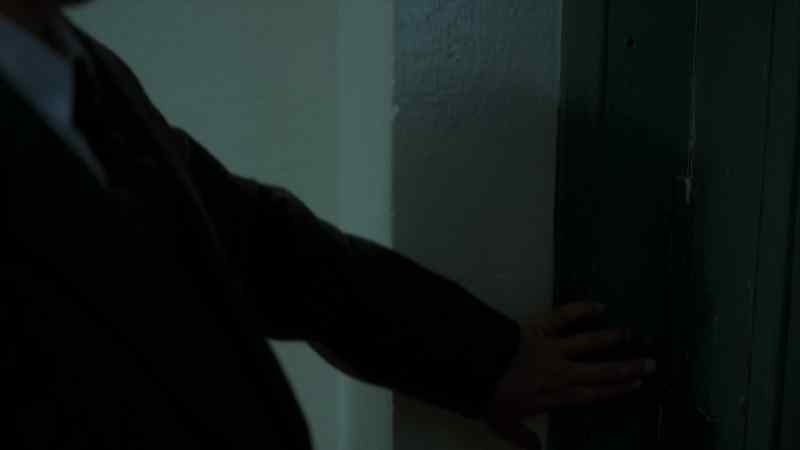 (doorbell rings)