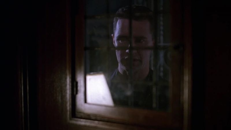 (doorbell)
