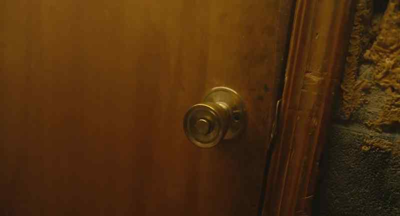 [DOORKNOB RATTLES]