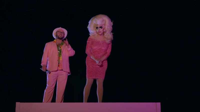 Drag queens, if you could step away from the bar for five seconds