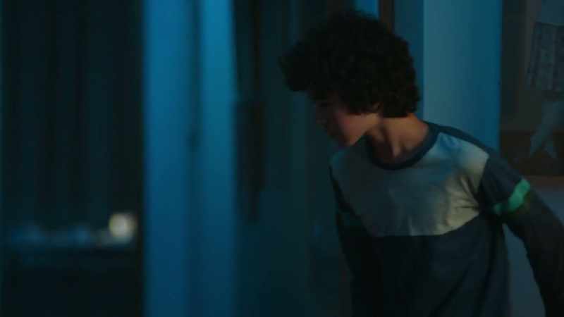 (dramatic suspenseful music)