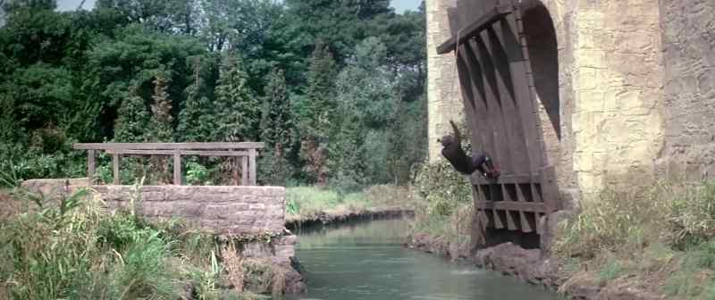 (drawbridge lowering, splashing)
