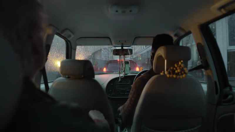 [driver speaking Mauritian Creole] - [jackhammer drilling]