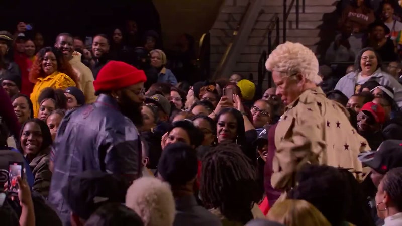 �� Drop it like it's hot, Auntie ♪