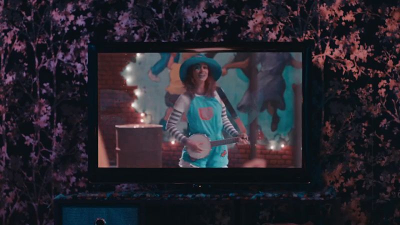 �� Drop on by the clown café ♪