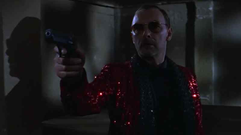 Drop the guns or I'll break his neck