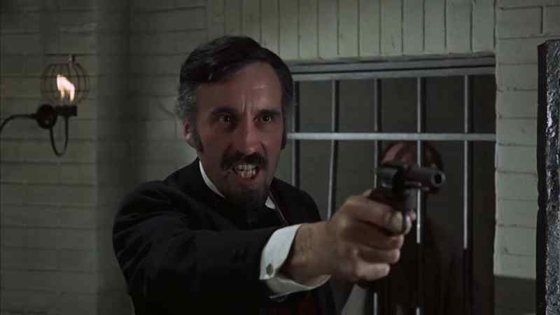 Drop the keys! Go back to your cell!