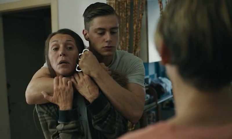 Drop the knife, or I'll cut her face!