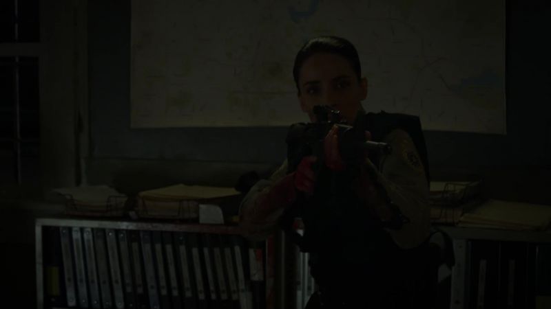 Drop your weapon! -Murphy. Put that gun down