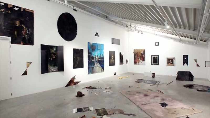 DUEÑA DE GALERÍA