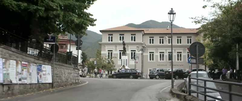 E lui c'è arrivato con la corsia di sorpasso riservata ai rinunciatari