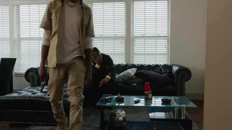 [Early] It's me nigga, open up the door