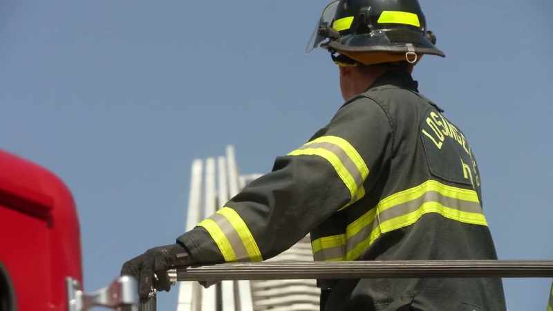 Eddie, Chim, ladder's moving into position