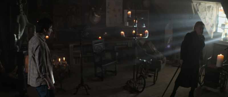 [eerie music] - [footsteps tapping]