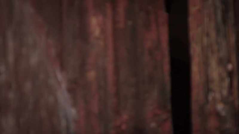 (eerie music)