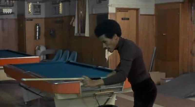 Eight ball in the corner