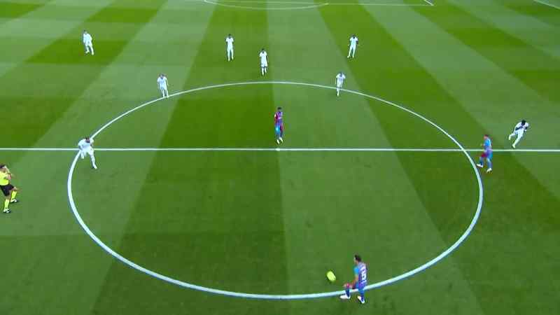 El Clásico starts. This is the beginning