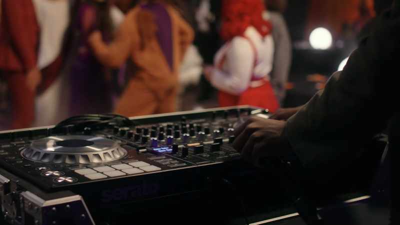 (ELECTRONIC DANCE MUSIC)