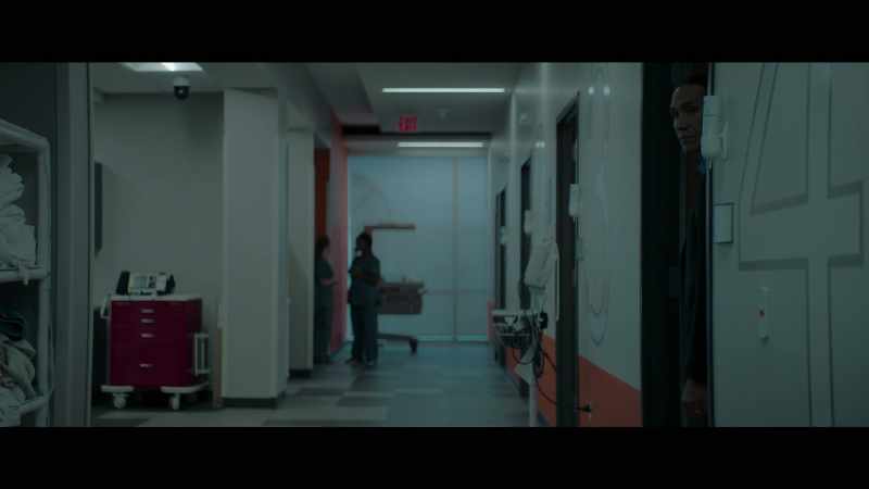 [elevator dinging] - [phone ringing]