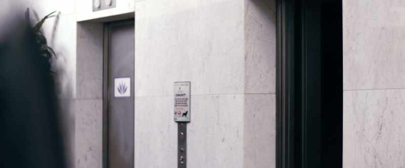 (Elevator dings) (dramatic music)