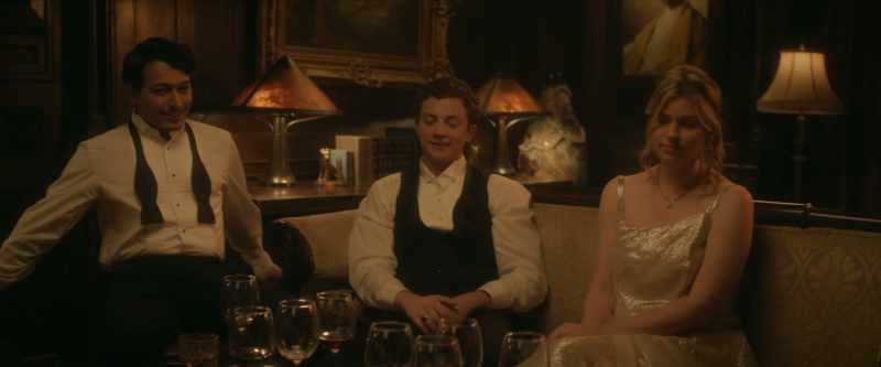 [ELIZABETH HUMMING AND SNAPPING]
