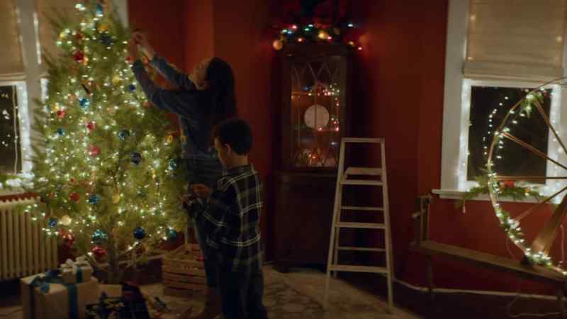 Em, you gonna help decorate?