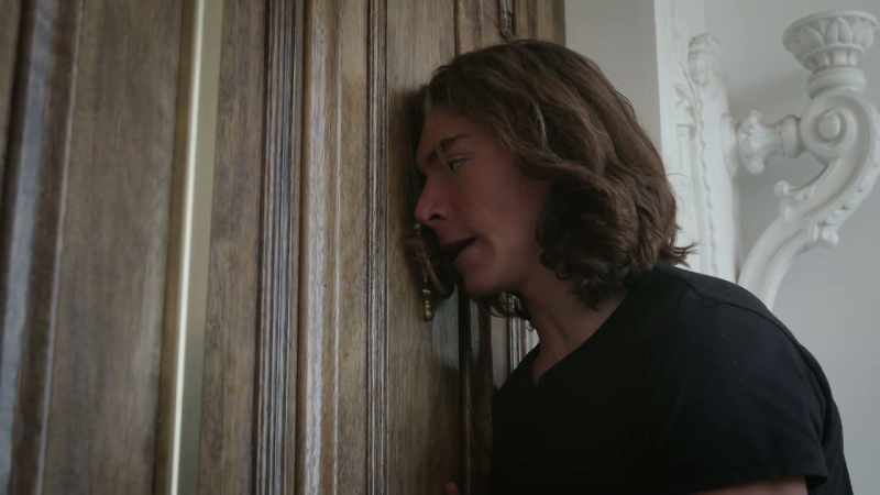 Emily! Ashley! Let me in!