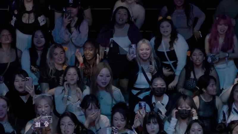 [ENGENEs and fans cheering]