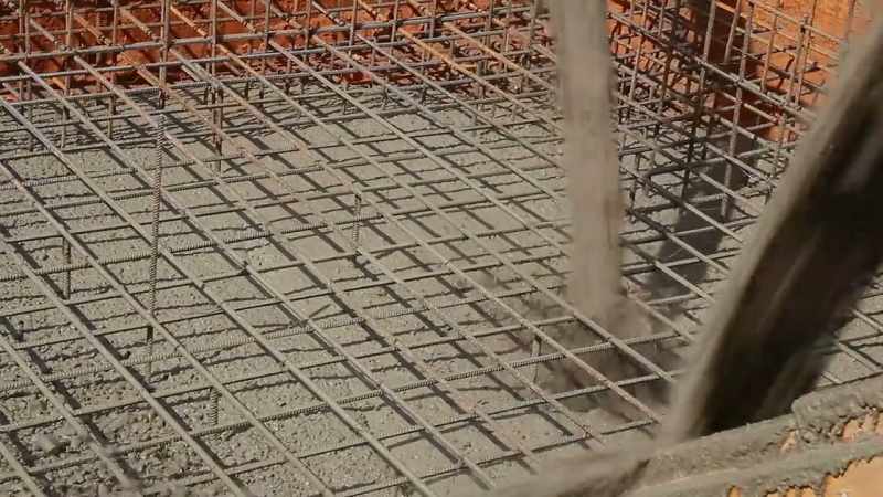 Engineers choreographed 2000 truckloads of concrete