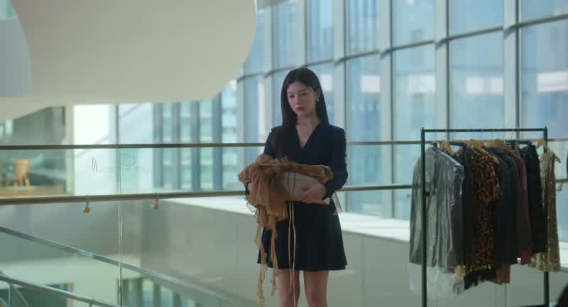 언니, 옷 가져왔어요?