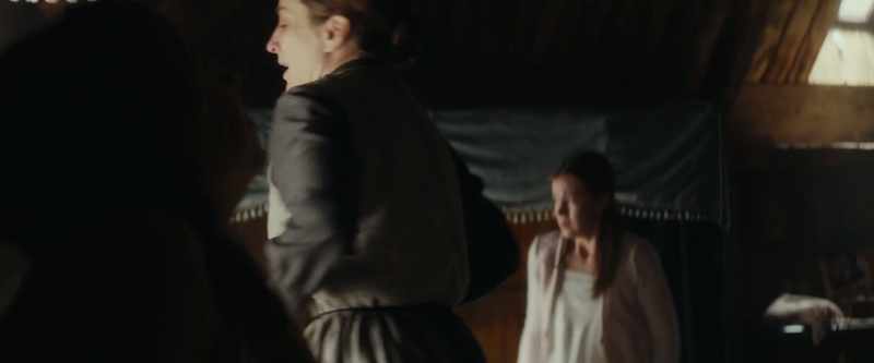Er... Annie, come here. Sit with your sister