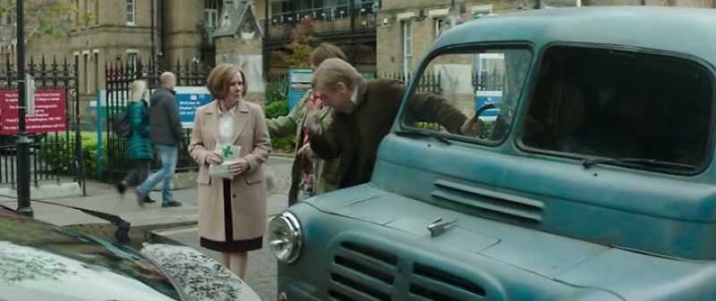 Er, you go first, Sandra. - Please come, come, come. This way