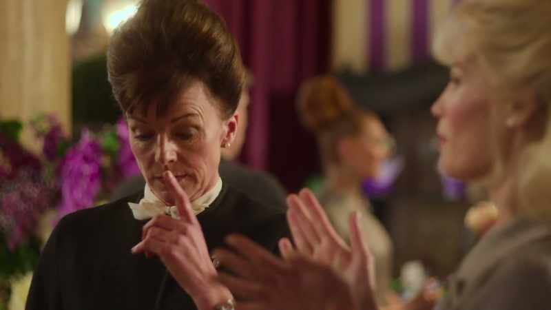 Er, she... she... Ooh, she can't clap