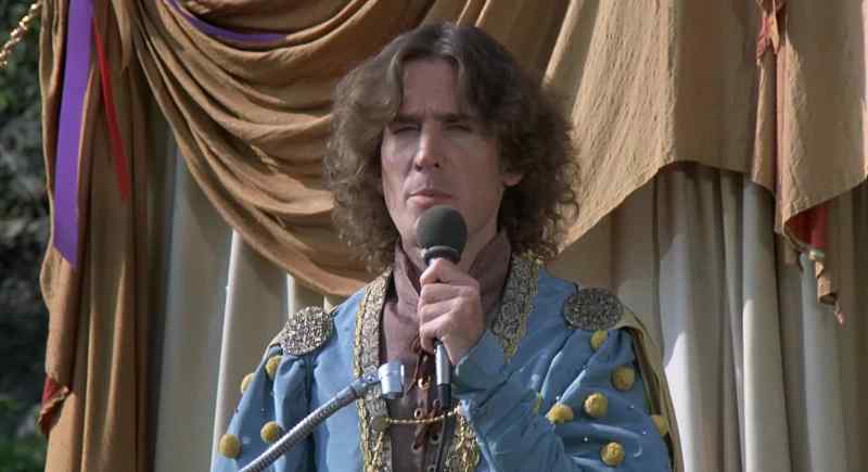 Er... the king, ladies and gentlemen