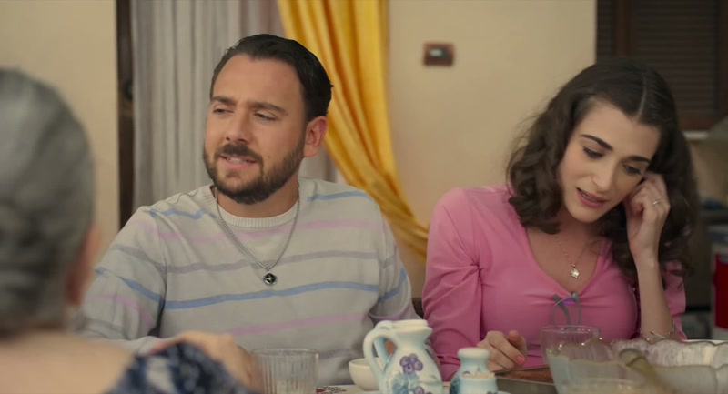 Es como el de tu esposa. - Sí, es refinado